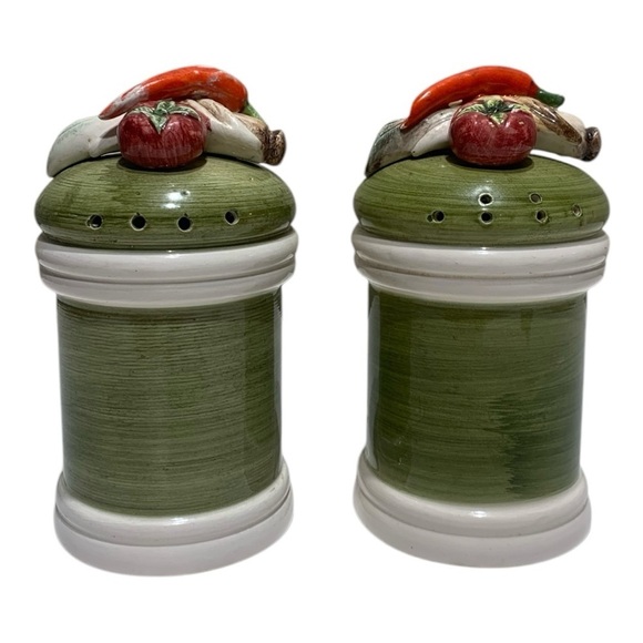 Vintage Large Vegetable Medley Ceramic Salt & Pepper Shakers - Picture 1 of 3